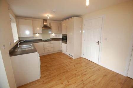 3 bedroom Detached house to let in Sutton Crescent, Barton-under-Needwood, DE13