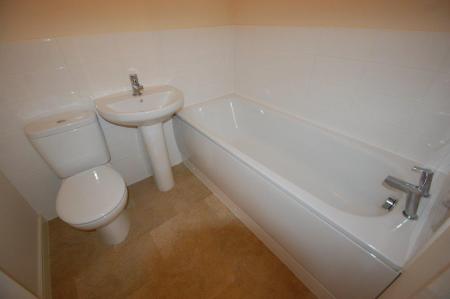 3 bedroom Detached house to let in Sutton Crescent, Barton-under-Needwood, DE13