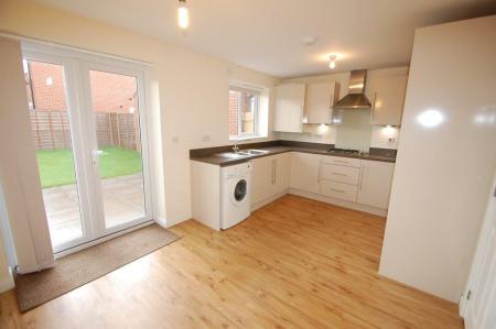 3 bedroom Detached house to let in Sutton Crescent, Barton-under-Needwood, DE13