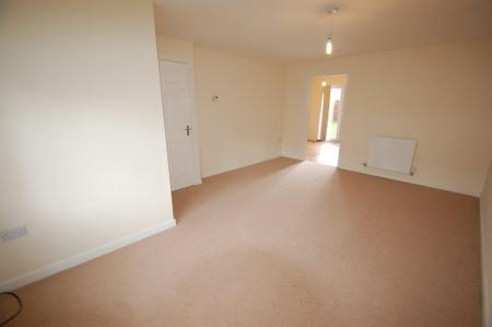 3 bedroom Detached house to let in Sutton Crescent, Barton-under-Needwood, DE13