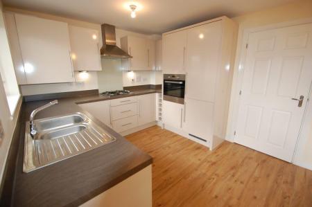 3 bedroom Detached house to let in Sutton Crescent, Barton-under-Needwood, DE13