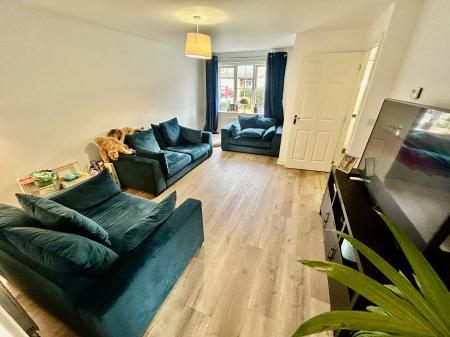 3 bedroom Detached house to let in Sutton Crescent, Barton-under-Needwood, DE13