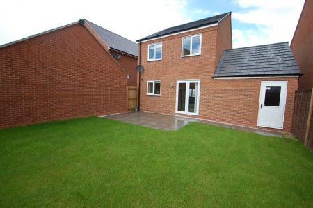 3 bedroom Detached house to let in Sutton Crescent, Barton-under-Needwood, DE13