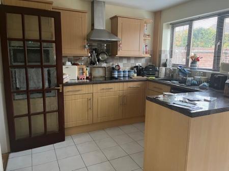 2 bedroom House to let in Church Mews, Hatton, DE65