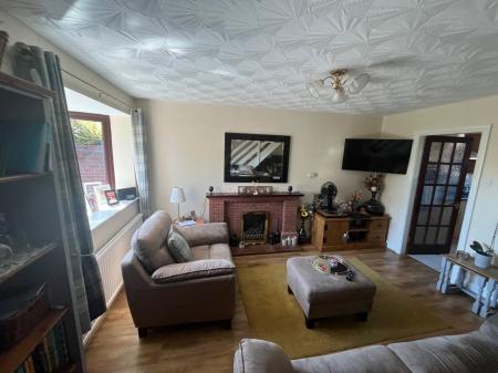 2 bedroom House to let in Church Mews, Hatton, DE65