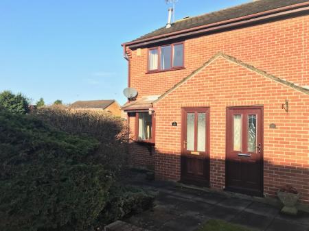 2 bedroom House to let in Church Mews, Hatton, DE65