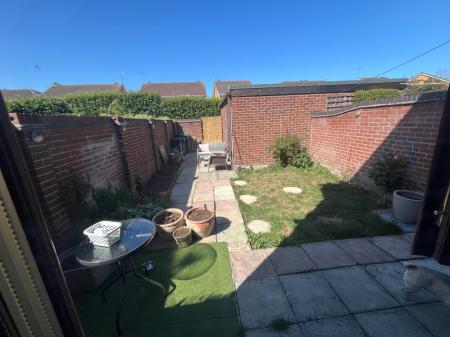 2 bedroom House to let in Church Mews, Hatton, DE65