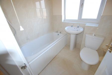 2 bedroom Town house to let in Cedar Road, Swadlincote, Castle Gresley, DE11