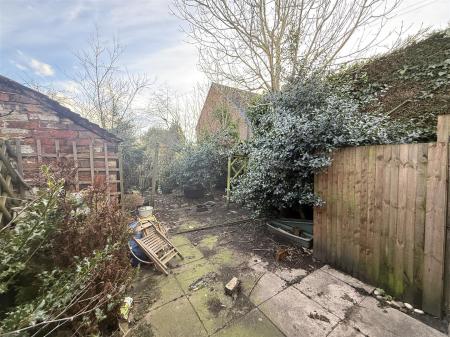 1 bedroom End of terrace house for sale in Common Road, Church Gresley, Swadlincote