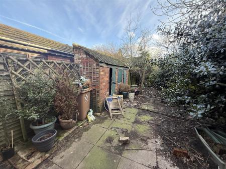 1 bedroom End of terrace house for sale in Common Road, Church Gresley, Swadlincote