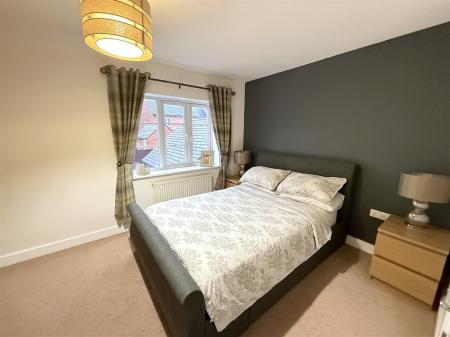 3 bedroom Semi-detached house for sale in Henley Grove, Church Gresley, Swadlincote