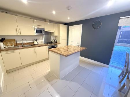 3 bedroom Semi-detached house for sale in Henley Grove, Church Gresley, Swadlincote