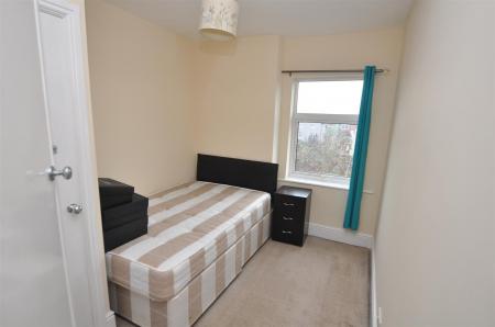 4 bedroom Terraced House for sale in Calais Road, Burton-On-Trent