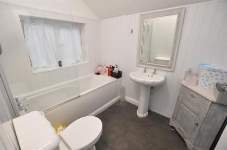 4 bedroom Terraced House for sale in Calais Road, Burton-On-Trent