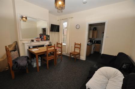 4 bedroom Terraced House for sale in Calais Road, Burton-On-Trent