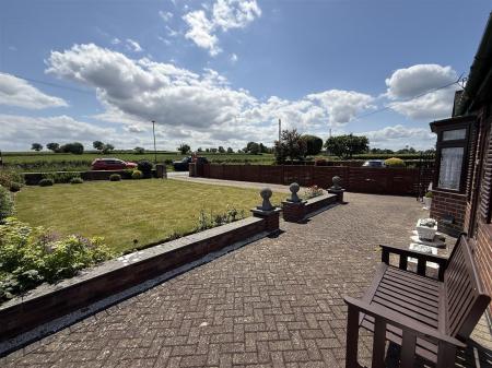 2 bedroom Detached bungalow for sale in Anslow Lane, Rolleston-On-Dove, Burton-On-Trent