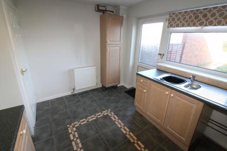 2 bedroom Semi-detached house to let in The Grange, Staffordshire, Burton upon Trent, DE14