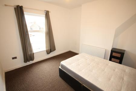 3 bedroom Detached house to let in Sydney Street, Staffordshire, Burton upon Trent, DE14