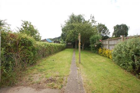 3 bedroom House to let in Woods Lane, Stapenhill, DE15