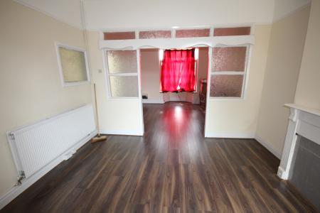 3 bedroom House to let in Derby Road, Staffordshire, Burton upon Trent, DE14