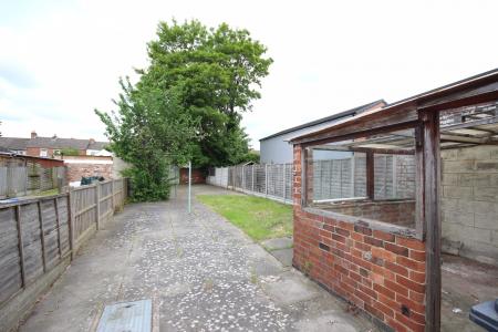 3 bedroom House to let in Derby Road, Staffordshire, Burton upon Trent, DE14