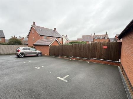 1 bedroom Apartment for sale in Salford Way, Church Gresley, Swadlincote