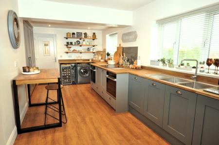 3 bedroom Detached house to let in Dalebrook Road, Burton Upon Trent, Winshill, DE15