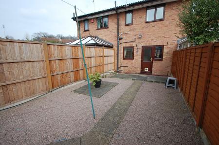 2 bedroom House to let in The Cloisters, Stapenhill, DE15