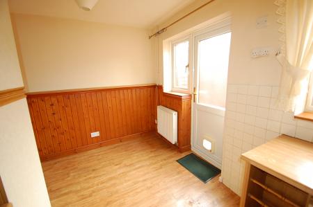 2 bedroom House to let in The Cloisters, Stapenhill, DE15