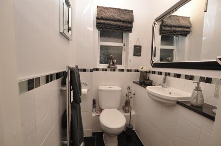 4 bedroom Detached house for sale in Alderson Drive, Stretton, Burton-On-Trent