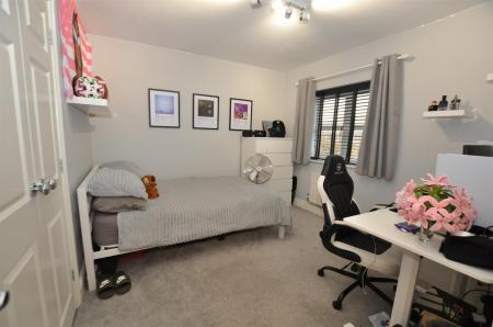 4 bedroom Detached house for sale in Alderson Drive, Stretton, Burton-On-Trent