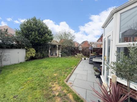 4 bedroom Detached house for sale in Alderson Drive, Stretton, Burton-On-Trent