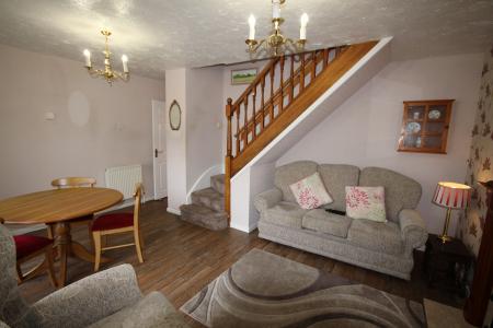 3 bedroom Semi-detached house to let in Waverley Lane, Staffordshire, Burton upon Trent, DE14