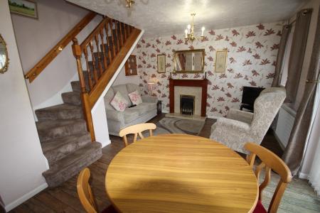 3 bedroom Semi-detached house to let in Waverley Lane, Staffordshire, Burton upon Trent, DE14