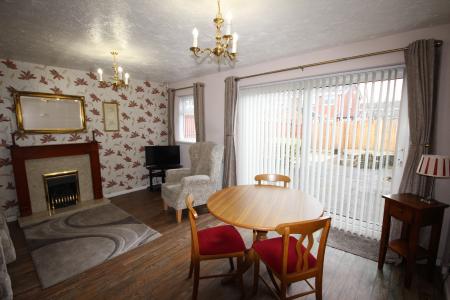3 bedroom Semi-detached house to let in Waverley Lane, Staffordshire, Burton upon Trent, DE14
