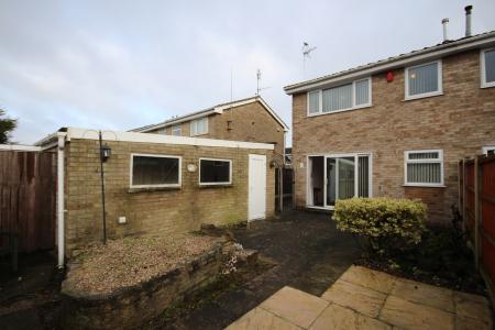 3 bedroom Semi-detached house to let in Waverley Lane, Staffordshire, Burton upon Trent, DE14