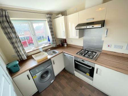 3 bedroom House to let in Suffolk Way, Castle Gresley, DE11