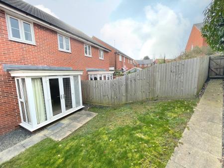 3 bedroom House to let in Suffolk Way, Castle Gresley, DE11