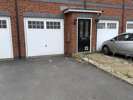 2 bedroom Apartment for sale in Pipers Way, Burton-On-Trent