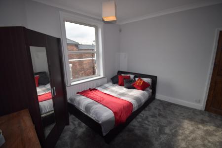 4 bedroom Flat to let in Campion Street, Derby, DE22