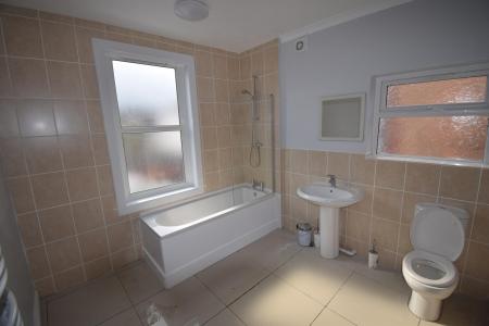 4 bedroom Flat to let in Campion Street, Derby, DE22