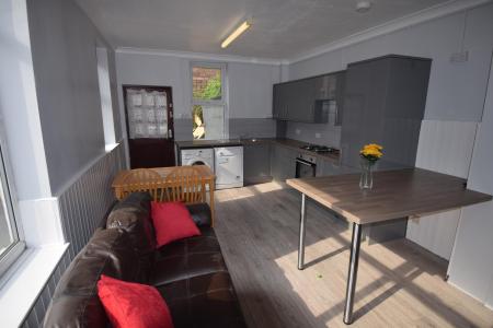 4 bedroom Flat to let in Campion Street, Derby, DE22