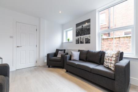 6 bedroom Terraced House to let in Broadway