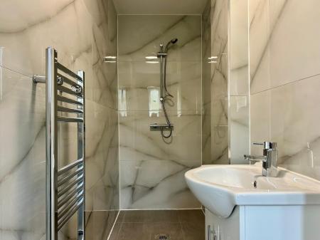 5 bedroom Semi-detached house to let in Ashbourne Road, Derby, DE22