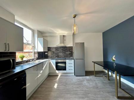 5 bedroom Semi-detached house to let in Ashbourne Road, Derby, DE22