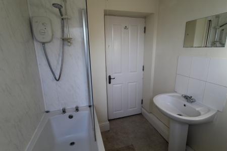 5 bedroom Semi-detached house to let in Ashbourne Road, Derby, City Centre, DE22