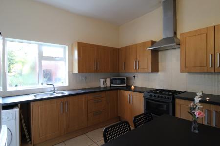 5 bedroom Semi-detached house to let in Ashbourne Road, Derby, City Centre, DE22