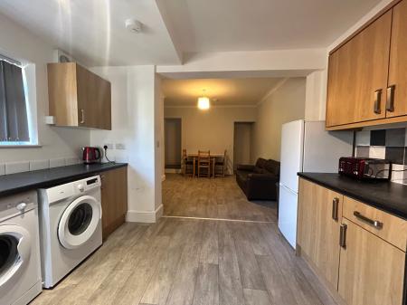 4 bedroom Terraced House to let in Peel Street, Derby, DE22