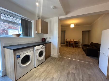 4 bedroom Terraced House to let in Peel Street, Derby, DE22