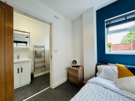 4 bedroom Apartment to let in Quarn Gardens, Derby, DE1